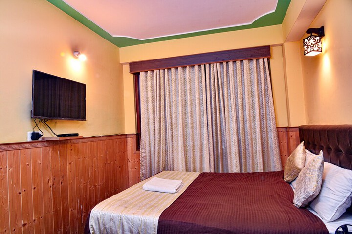 Room 30 of 65