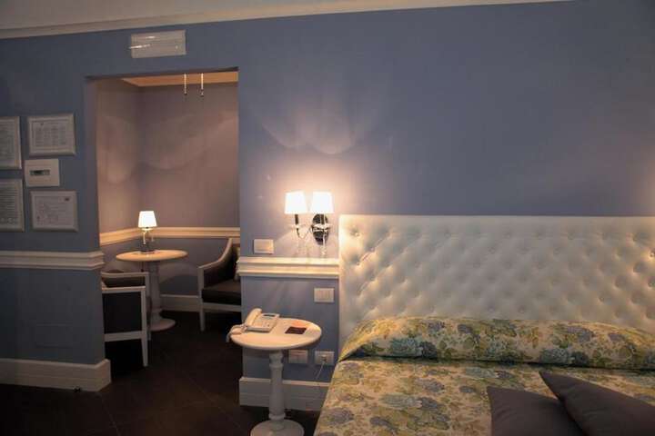 Room 13 of 32