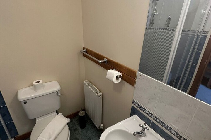 Room 9 of 12