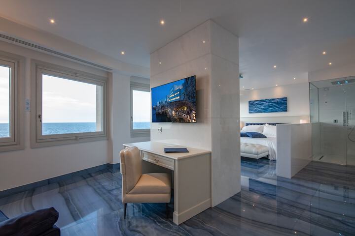Room 14 of 73