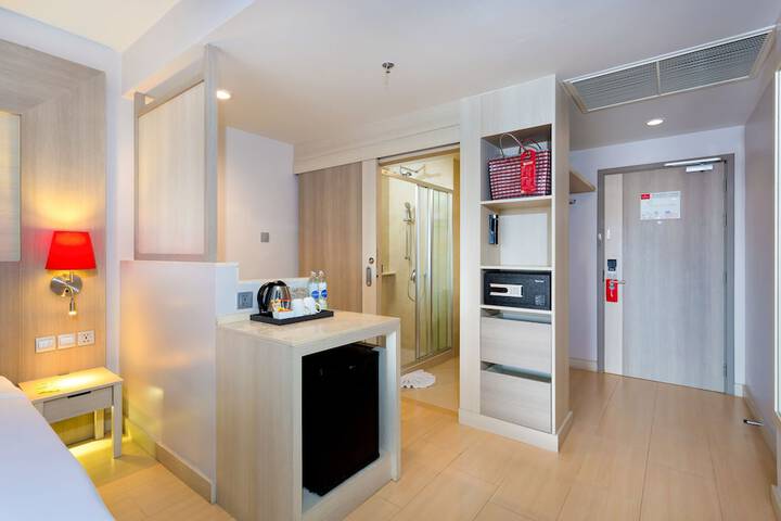Room 53 of 220