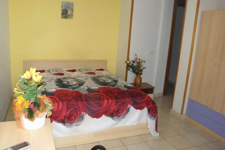 Room 9 of 68