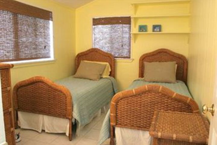 Room 12 of 32