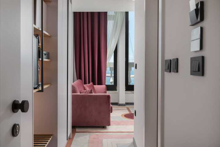 Room 9 of 61