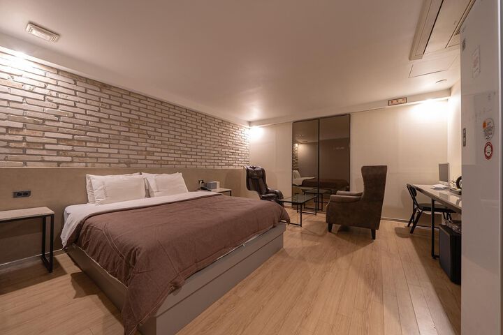 Room 41 of 64