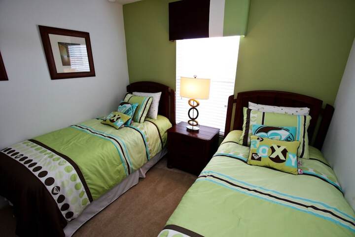 Room 2 of 190