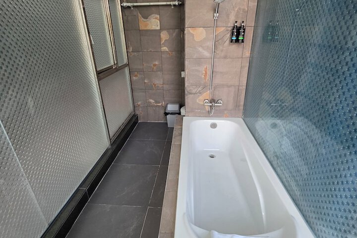 Room 17 of 22