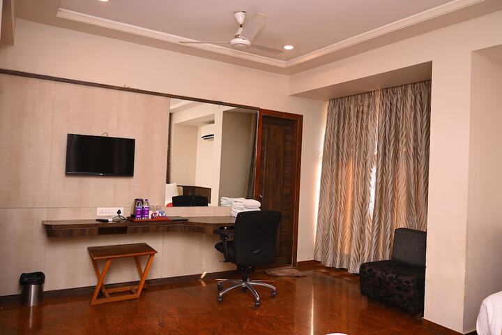 Room 5 of 19