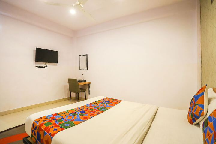 Room 11 of 33