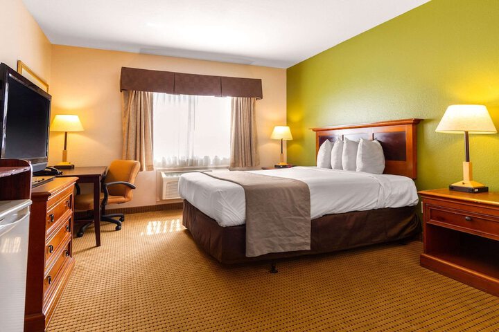 2 Queen Beds (10 of 10)