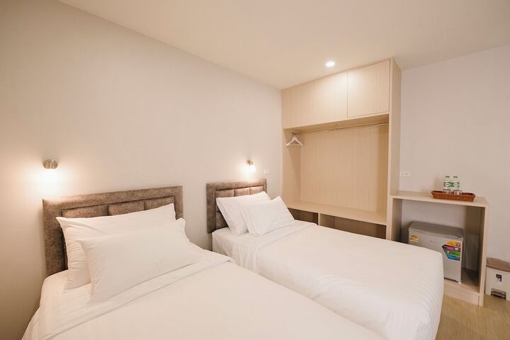 Room 4 of 32