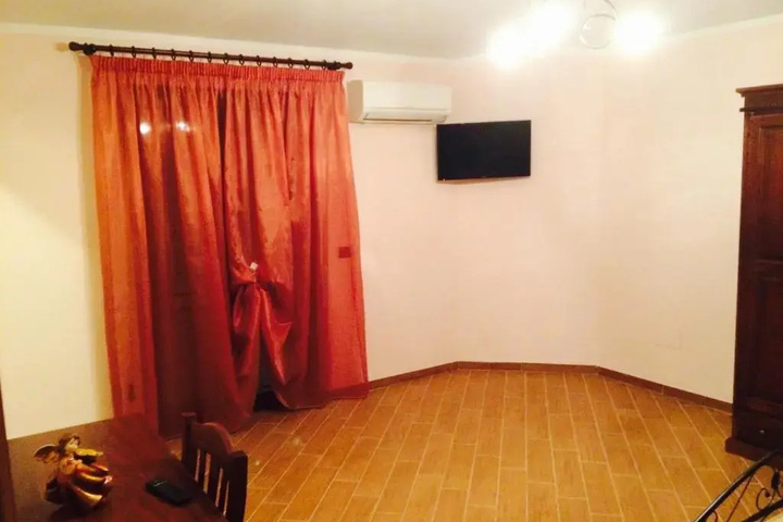 Room 5 of 9