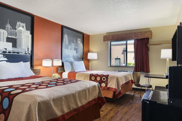 Double Accessible Queen Size Bed (2 of 4)