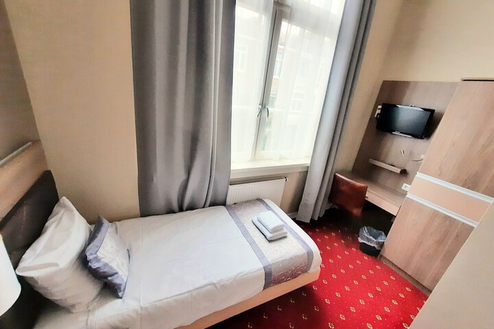 Room 7 of 45