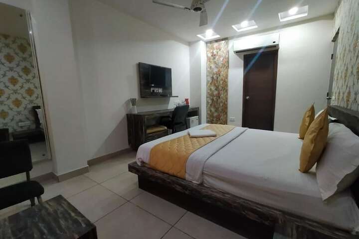 Room 5 of 32