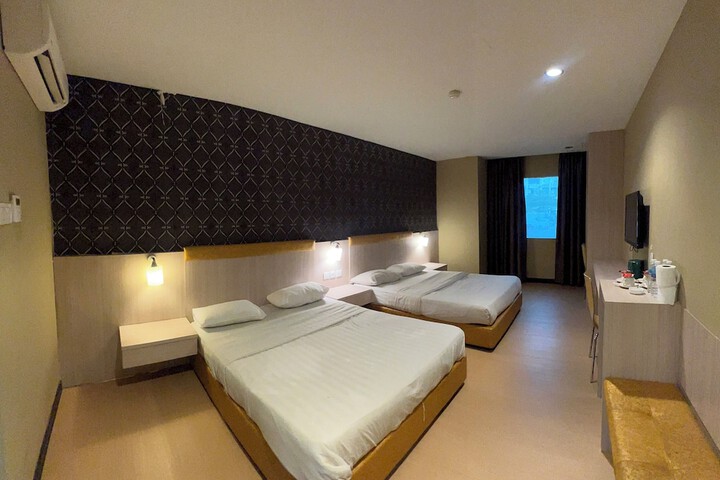 Room 6 of 9