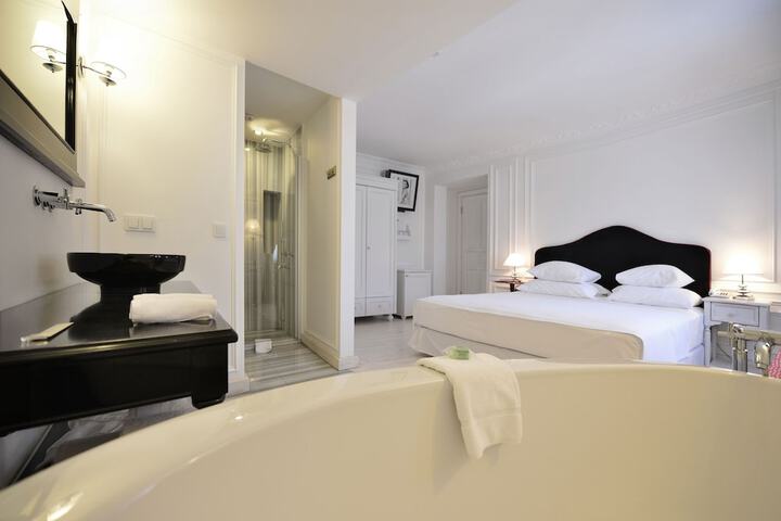 Room 42 of 67