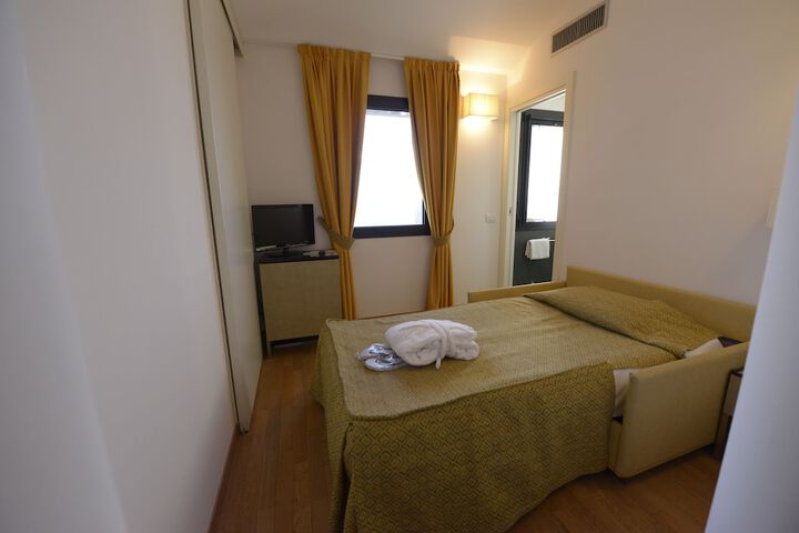 Room 15 of 80