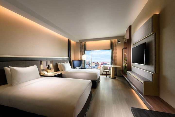 Room 25 of 176