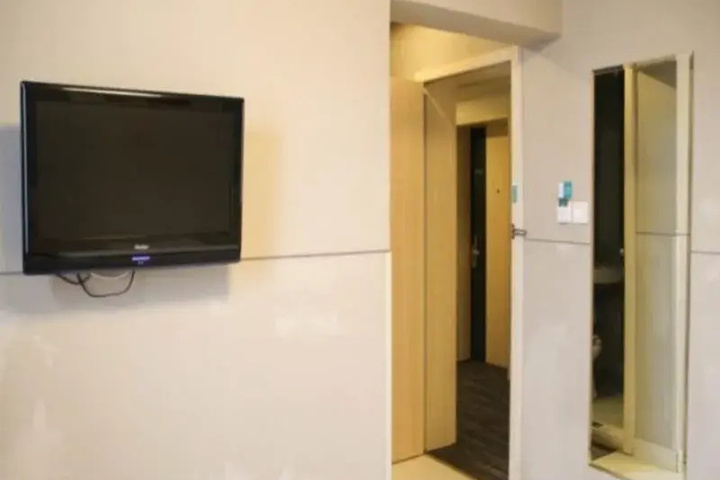 Room 2 of 9