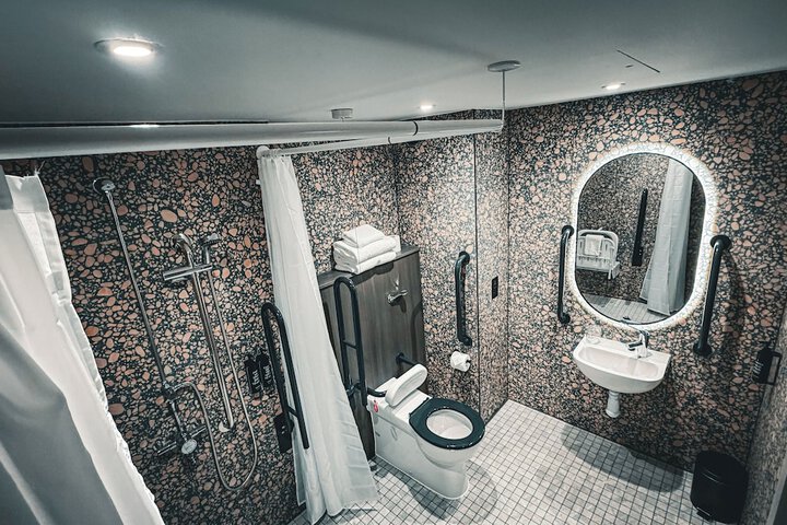 Room 23 of 42