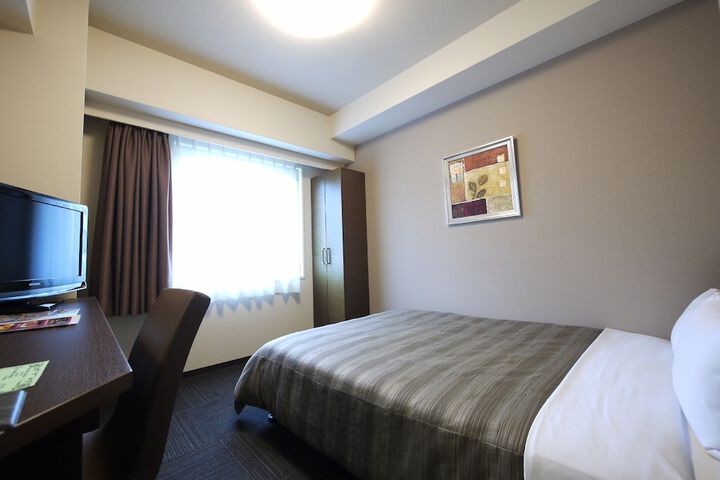 Room 6 of 24