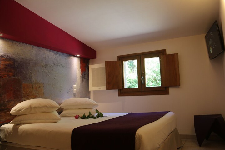 Room 5 of 42