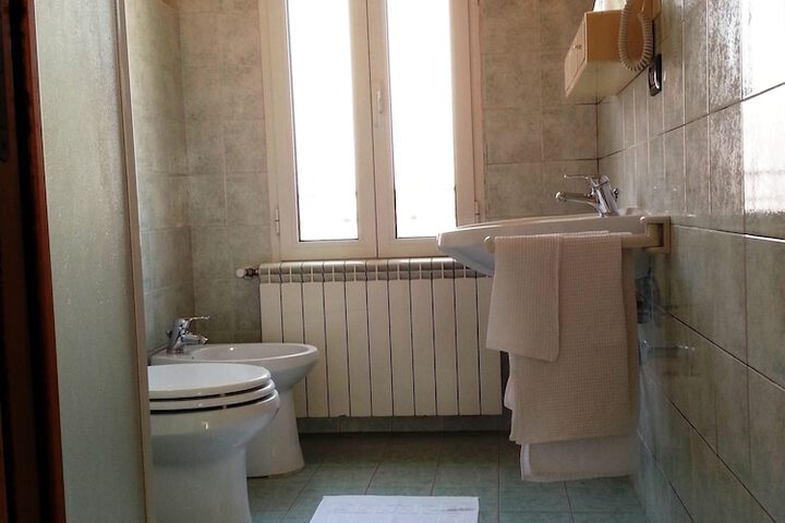 Room 13 of 40
