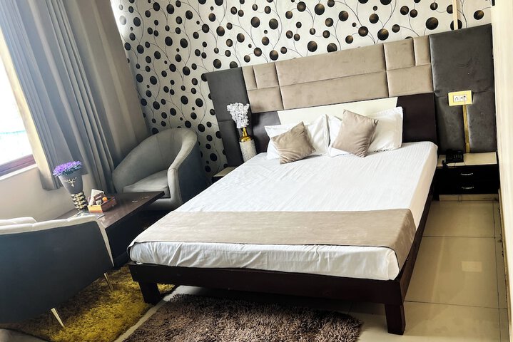 Room 15 of 54