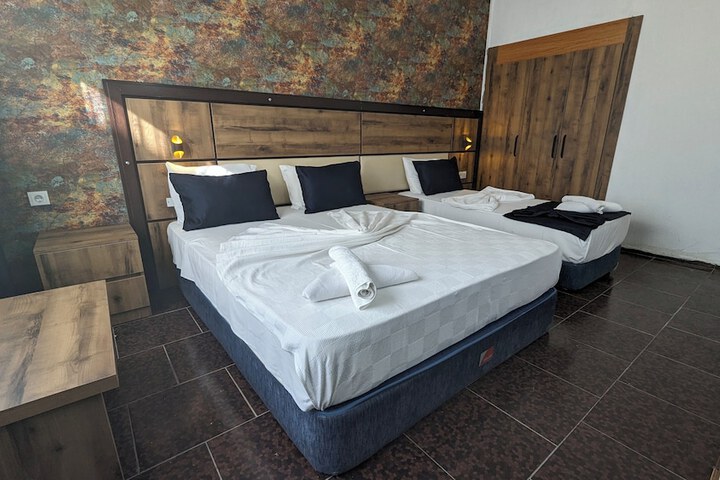 Room 10 of 20