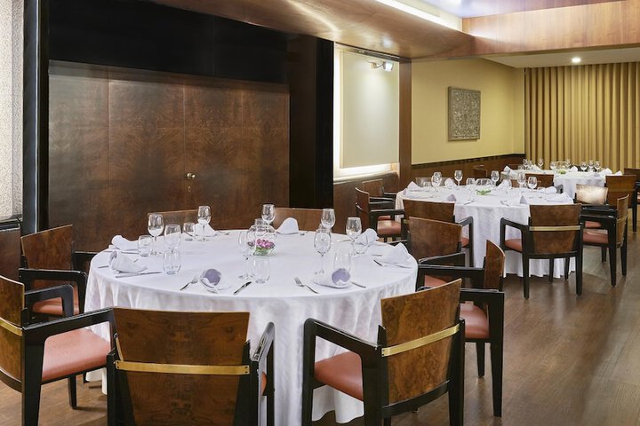 Dining 34 of 42
