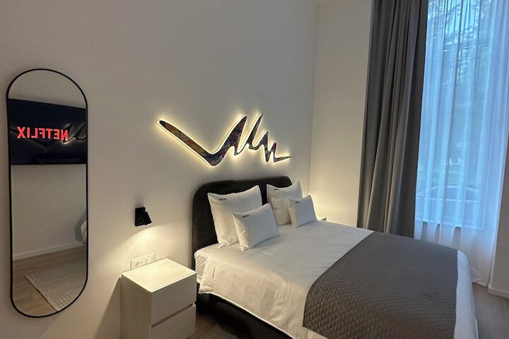 Room 3 of 10