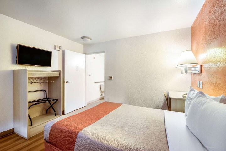 Motel 6 Youngtown AZ Phoenix - Sun City Youngtown | Bookonline.com