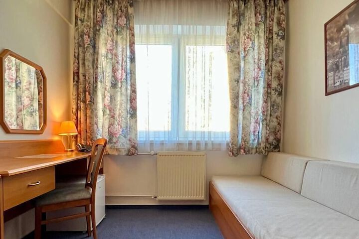 Room 33 of 137
