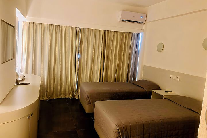 Room 13 of 141