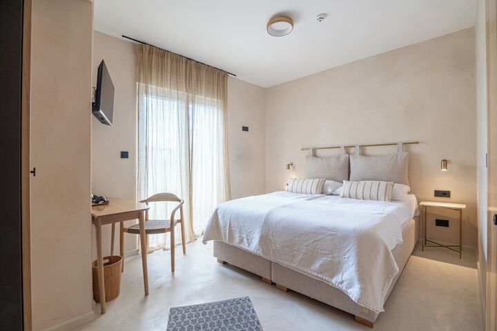 Room 9 of 35
