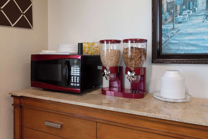 Breakfast/Coffee Service 40 of 47