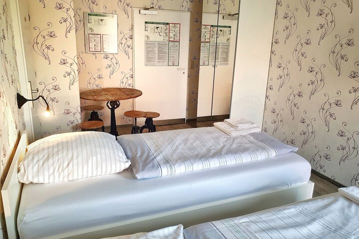 Room 17 of 156