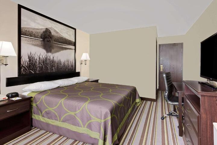 1 King Bed (8 of 10)