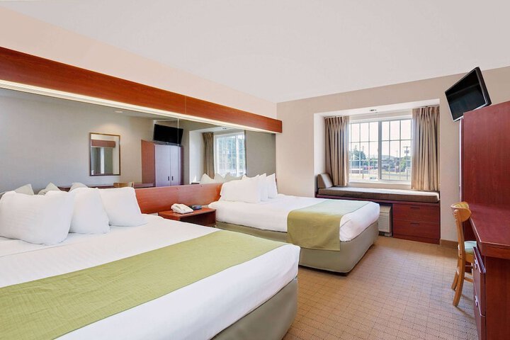 1 Queen Bed (13 of 14)