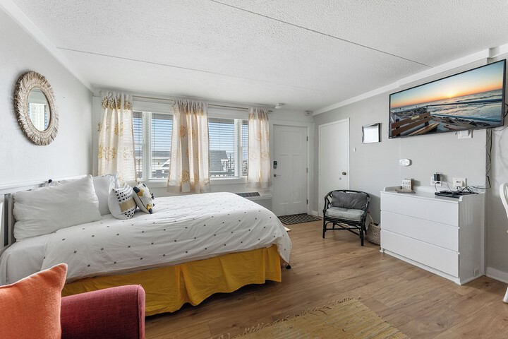 Room 42 of 145