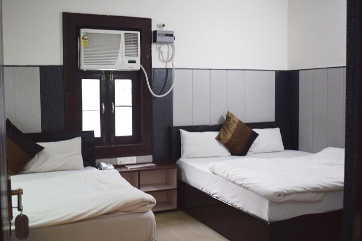 Room 10 of 26