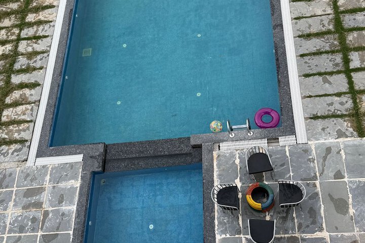 Pool 10 of 13