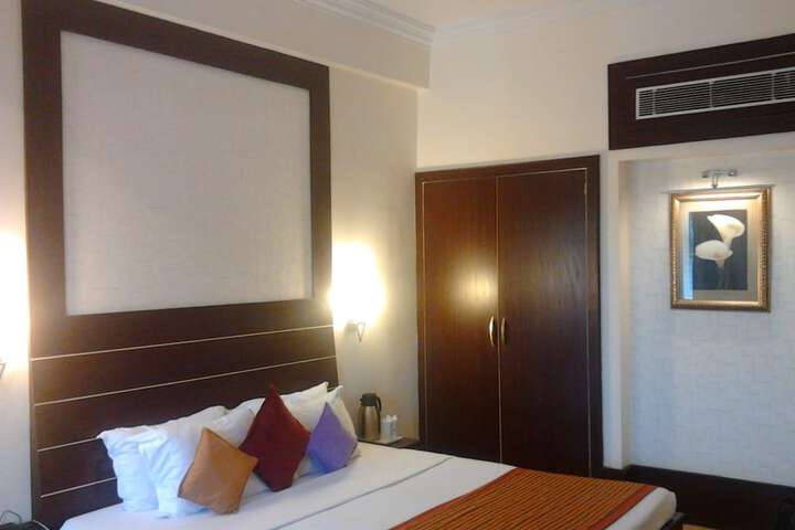 Room 5 of 43