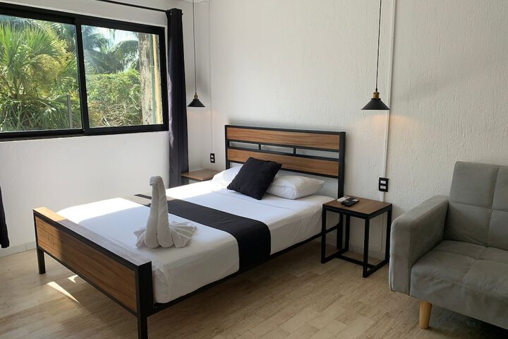 Room 9 of 80