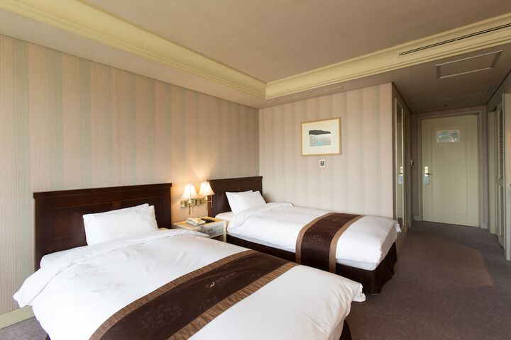 Room 4 of 14