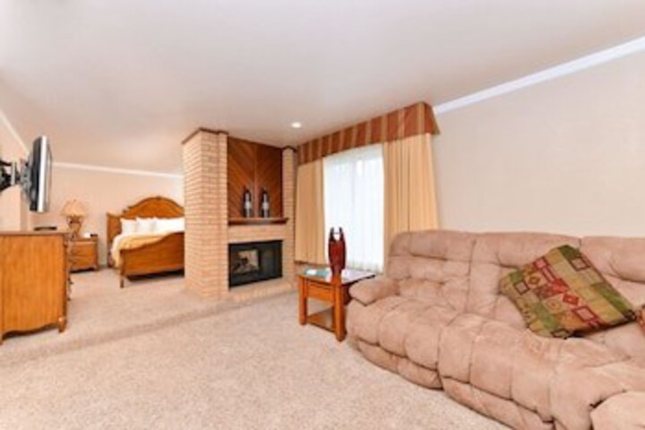 Room 10 of 24