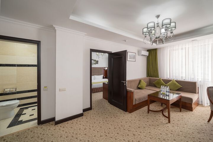 Room 34 of 90
