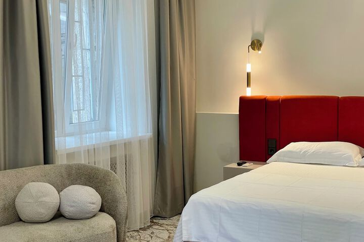 Room 25 of 127