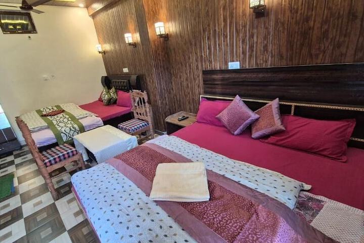 Room 4 of 66